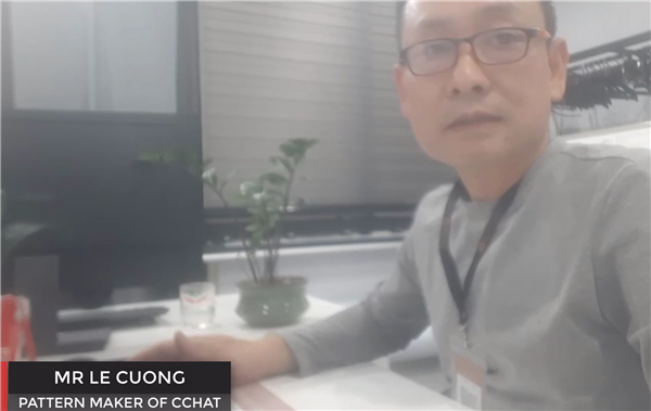 Mr Lê Cường làm việc tại thương hiệu thời trang CChat